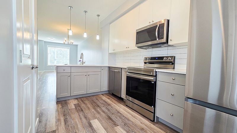 Calgary Townhouse for rent - 2 Bedrooms — photo 3