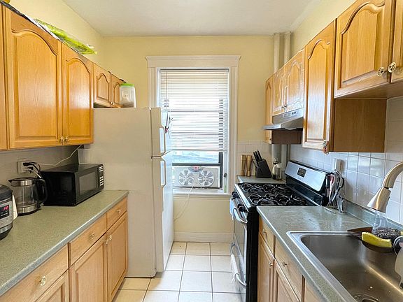 3rd image of 316 Summit Ave APT 5