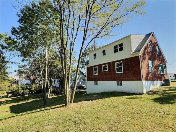 15 Braddock Road Ave, Mount Pleasant, PA 15666