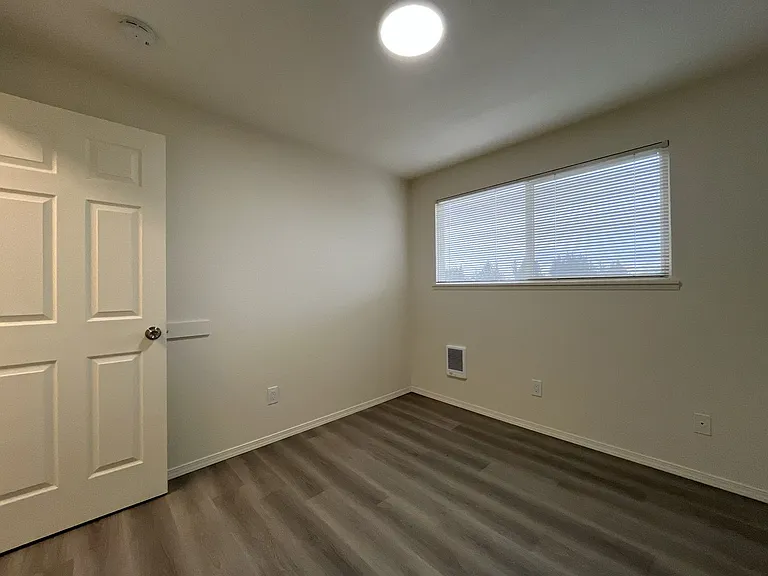 711 SE 212th Ave — Photo 25