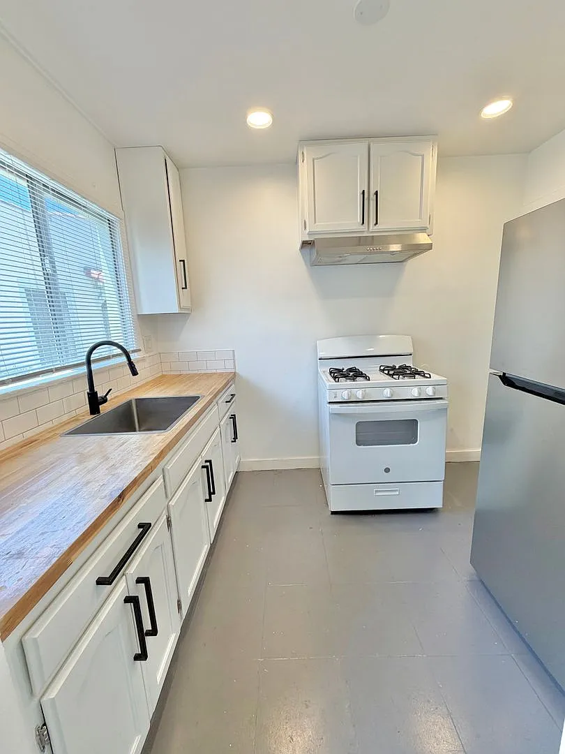 1512 N Glendale Blvd — Photo 4