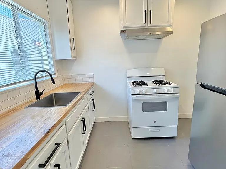 1512 N Glendale Blvd — Photo 4