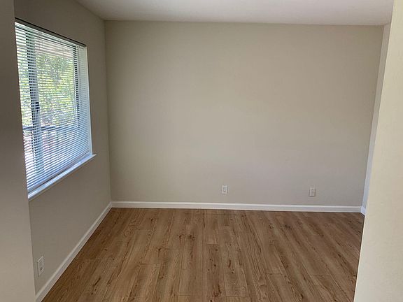 3rd image of 156 Belwood Ct