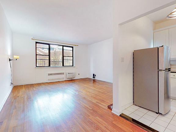 4th image of 220 E 87th St APT 5F