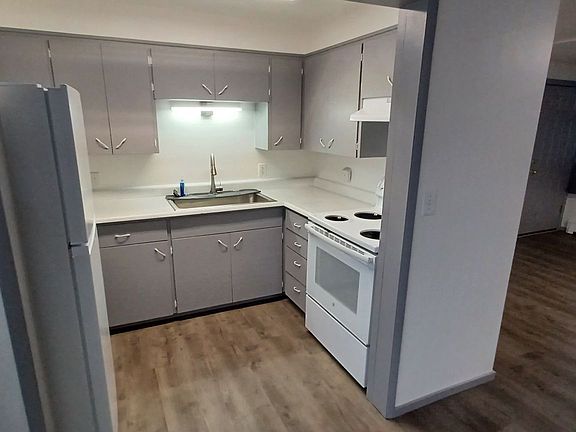 2nd image of 703 Gradelle Ave #2