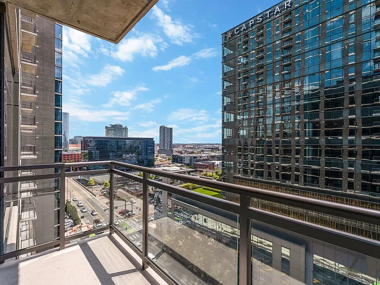 1212 Demonbreun St #1002 — Photo 47