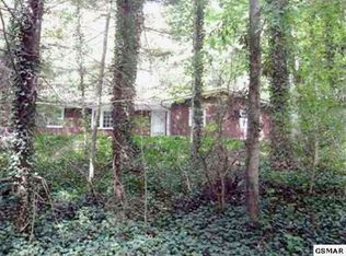 619 Crescent Dr, Gatlinburg, TN 37738