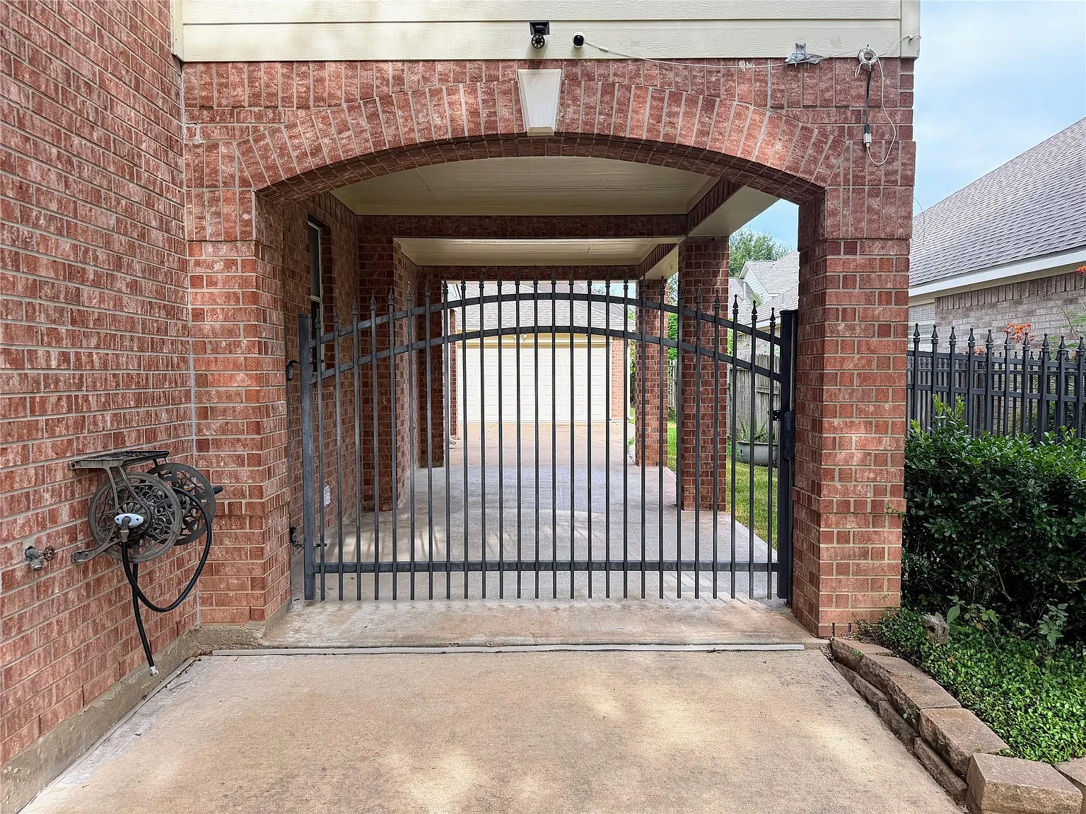 5 bed, 3.0 bath, 3076 sqft, $3,300 — Photo 3