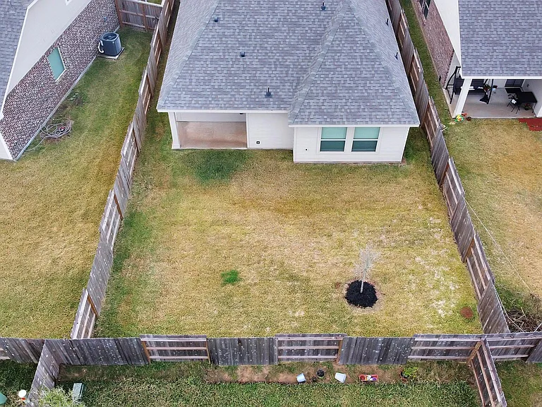 4406 Low Meadow Ln — Photo 35