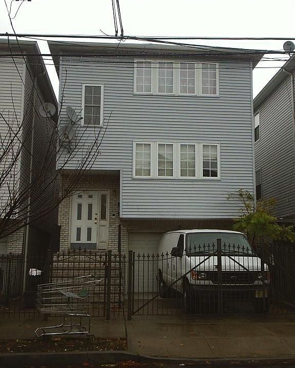1st image of 82 Vesey St #2