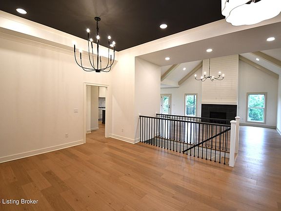 5th image of 134 Noblewood Blvd