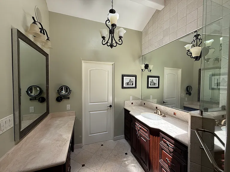 Bathroom Master Suite 1