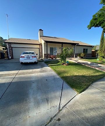 3rd image of 1833 Crestmoor Ct