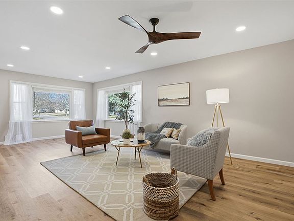 3rd image of 1009 E 2nd St