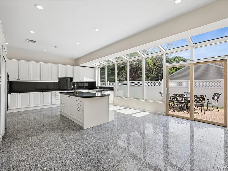 67 Parkway Dr — Photo 6