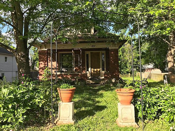 3rd image of 2821 Pindell Ave