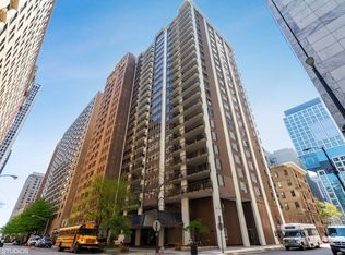 201 E Chestnut St APT 3E, Chicago, IL
