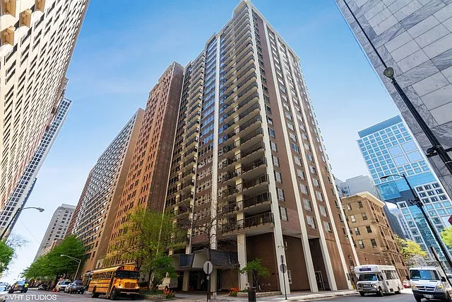 201 E Chestnut St APT 3E photo 1