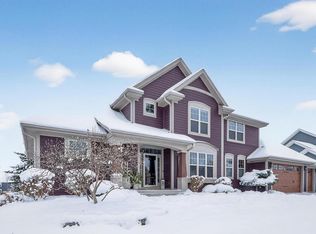 W79N417 Ridgeway LANE, Cedarburg, WI 53012