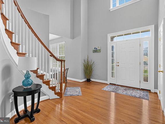 3rd image of 8014 Safe Harbor Ct