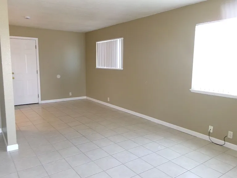 570 Gilbert Ave #1-3 — Photo 4