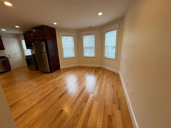 15 Fenwick St #1, Somerville, MA 02145