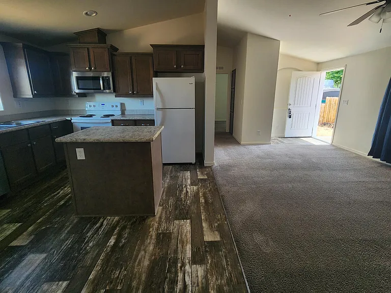 221 S Wahweap Dr — Photo 5