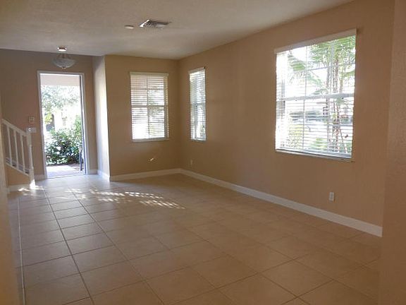 5th image of 608 Castle Dr