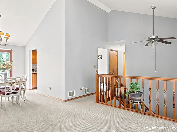 5th image of 2494 Forest View Rd
