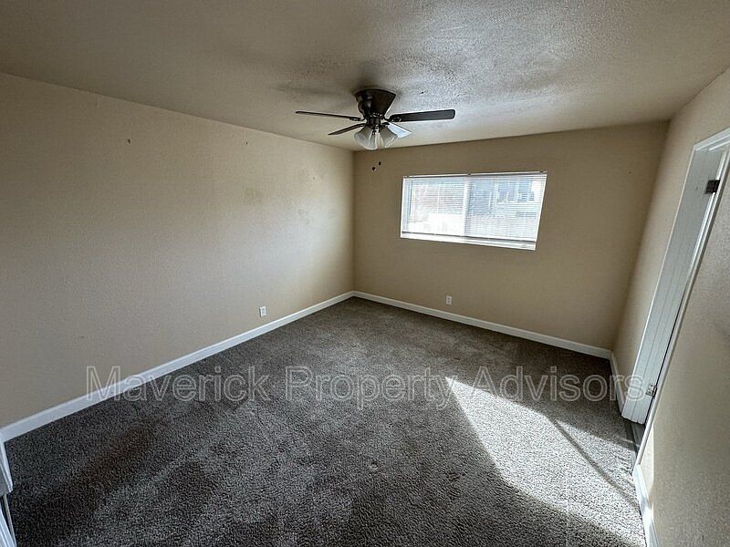 1st image of 3131 Solano Dr NE