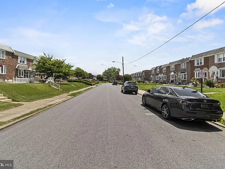 1072 Tremont Dr — Photo 24