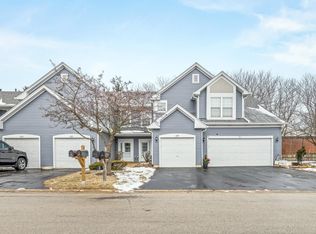 209 Huntington Ct, Oswego, IL 60543