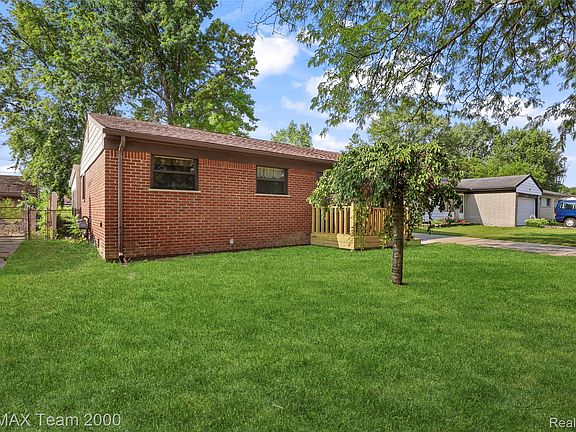3rd image of 34931 Michelle Dr