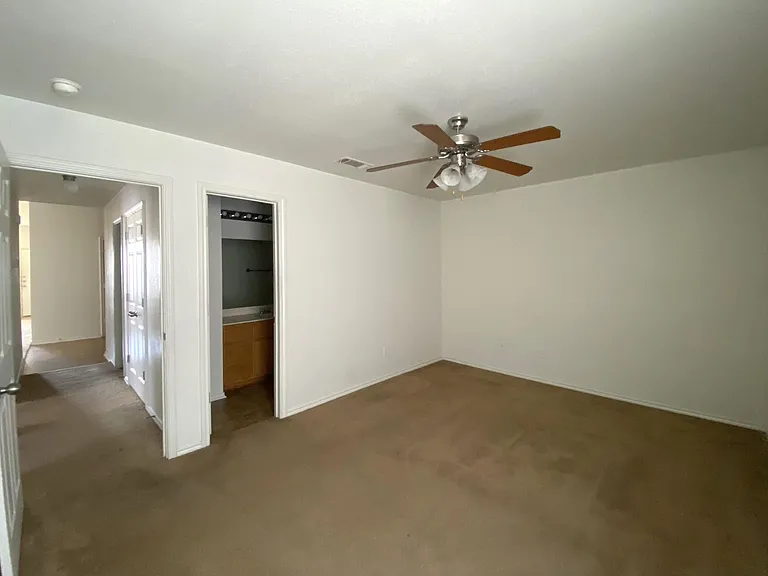 2802 Ashley Dr — Photo 6