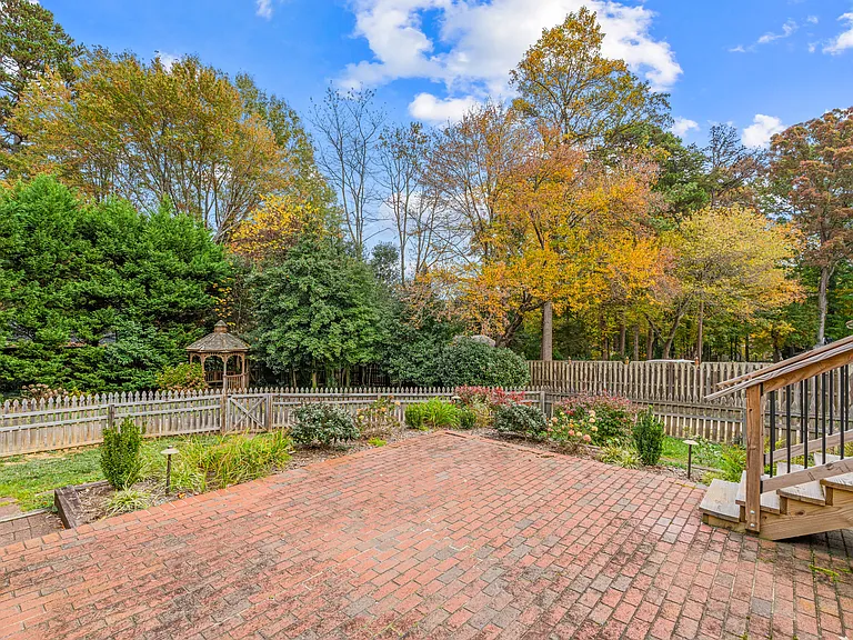 1416 Hobbs Rd — Photo 19
