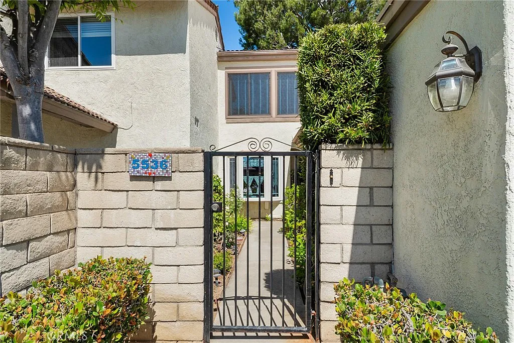 3 bed, 2.5 bath, 1646 sqft, $4,200 — Photo 4