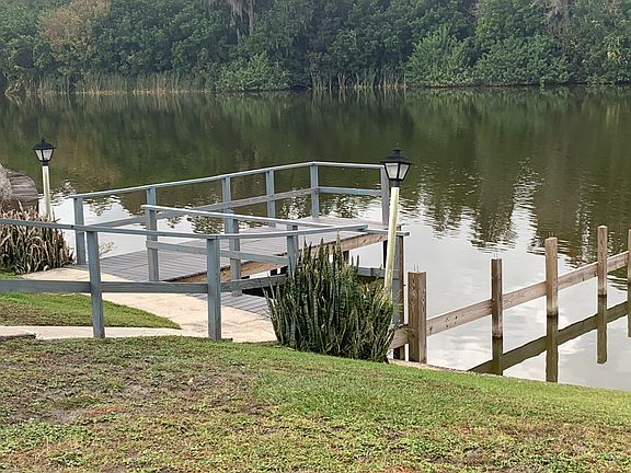 4th image of 1502 N Lake Dr
