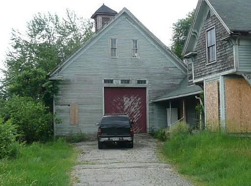 5th image of 194 North Broadway
