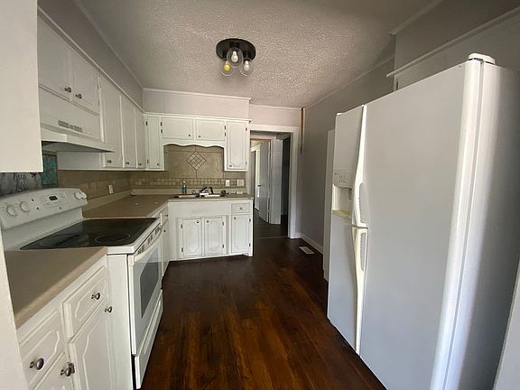 Kitchen with refrigerator 