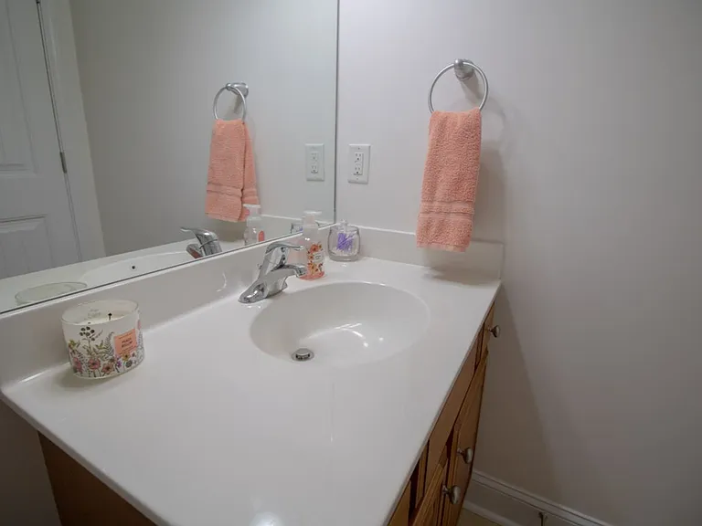 4 Gresham Ln — Photo 40