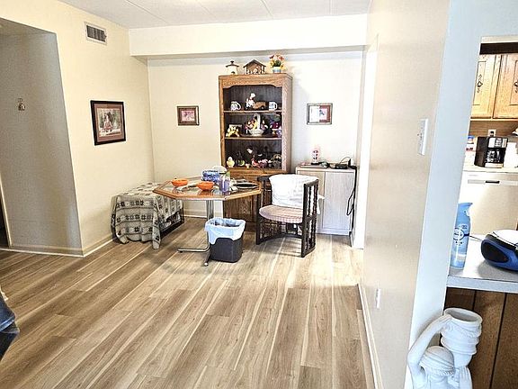 2nd image of 1101 Delaire Landing Rd #101