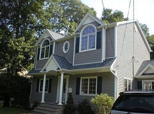 39 Bayview Ave, East Islip, NY 11730
