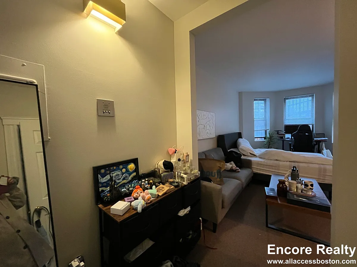 Photo 2 of 13 - 833 Beacon St #205 - Boston, MA Building Photo - 833 Beacon St #205