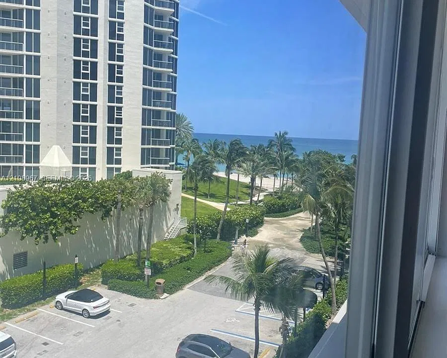 19201 Collins Ave #330