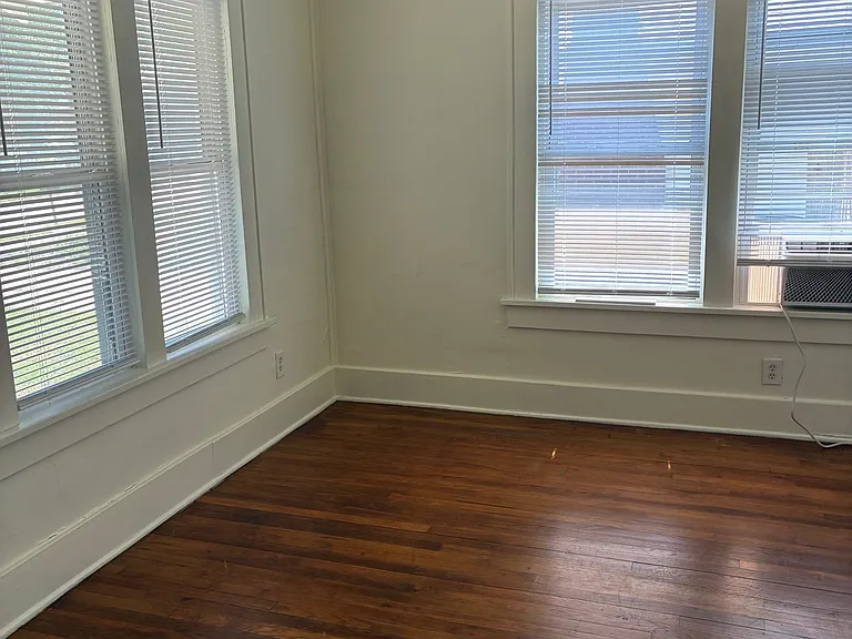 1224 S Lewis Pl — Photo 2