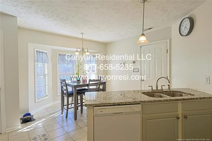 106 Liberty Ct — Photo 6