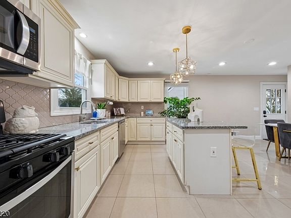 5th image of 1269 Crescent Ave