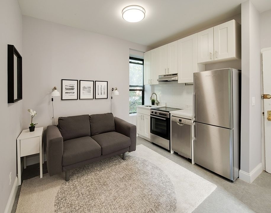 1st image of 454 W 22nd St #2C1