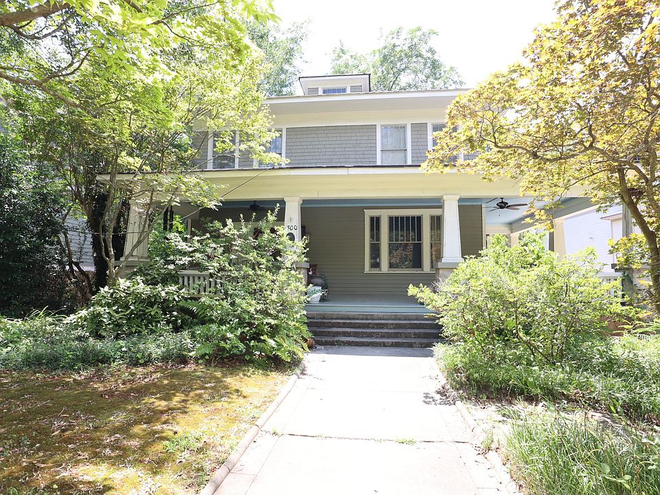 Front porch - Apt 2 has porch on right