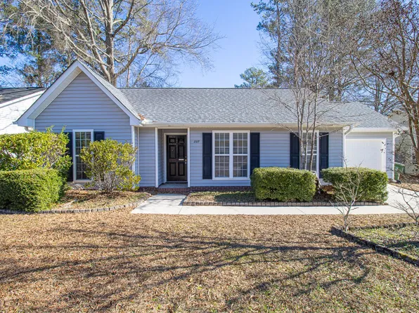 237 Turning Leaf Dr, Hopkins, SC 29061